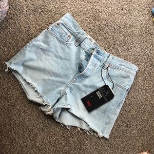 LEVI High Rise Shorts